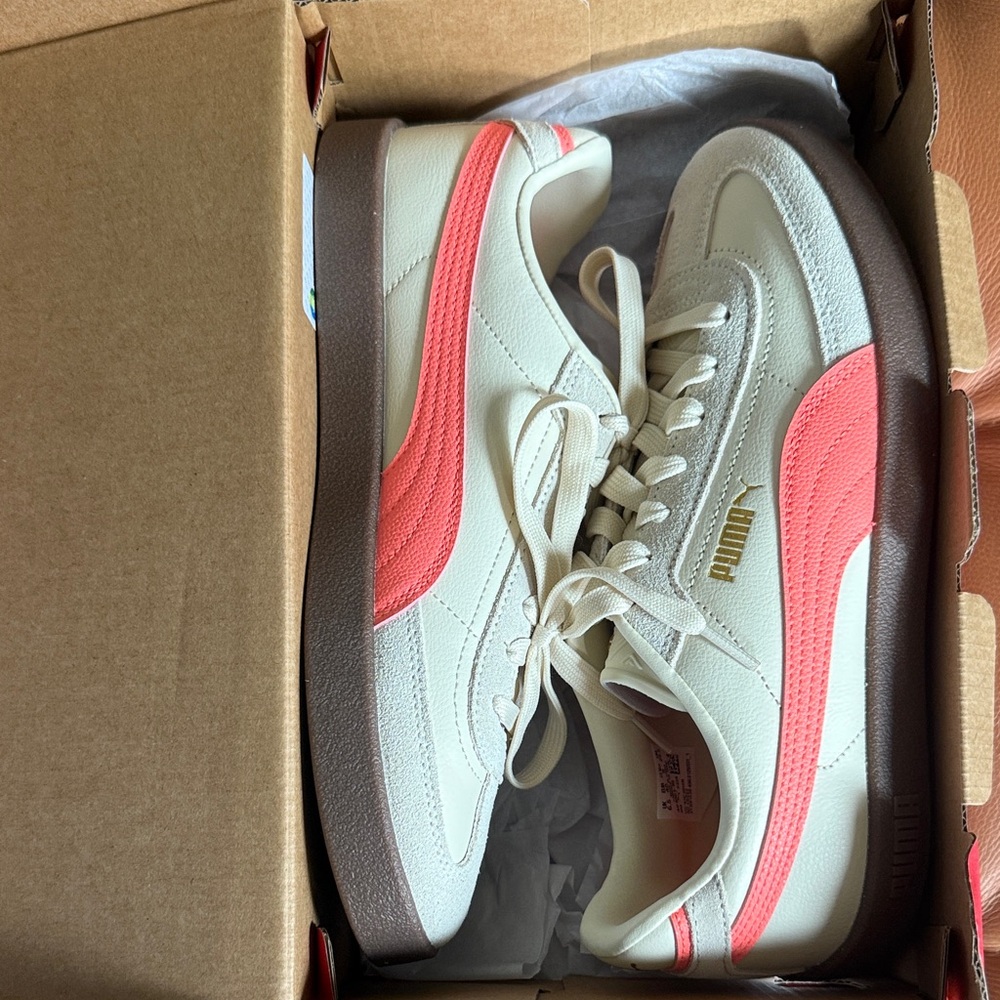 Puma Club II Era Sneakers Peach and Alpine Snow 
Brand New in Box 9 Womens